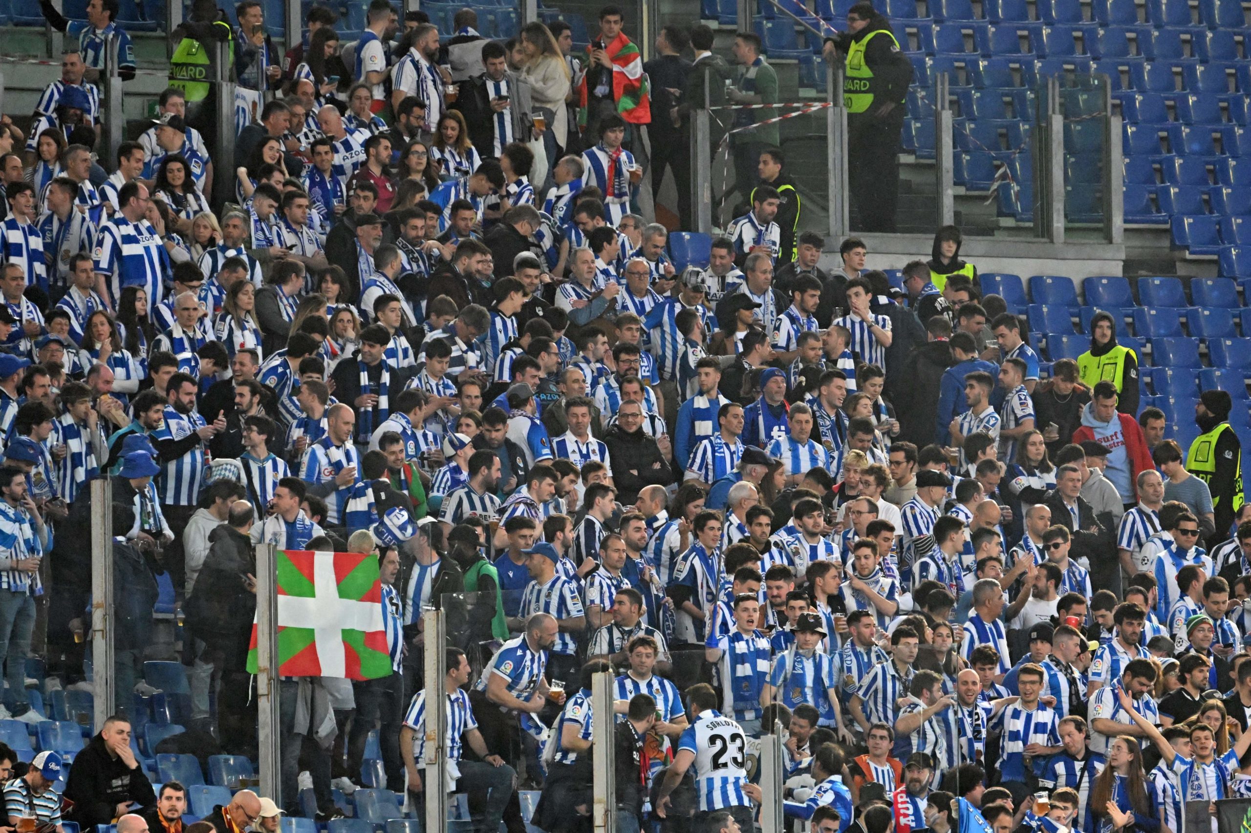 Tifoso Della Real Sociedad Perde Un Dito Allo Stadio Lo Ritrova La