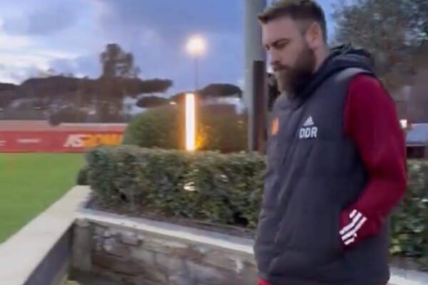 LIVE – Roma, il primo allenamento di De Rossi. Ecco lo staff – VIDEO