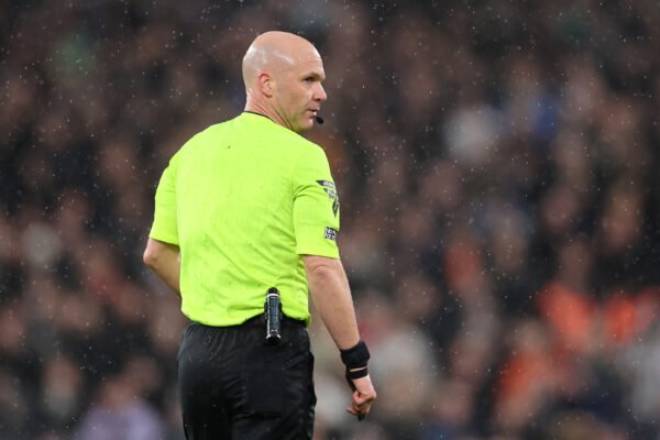 Taylor, ancora un disastro. Nega un rigore alla Germania come in Siviglia-Roma