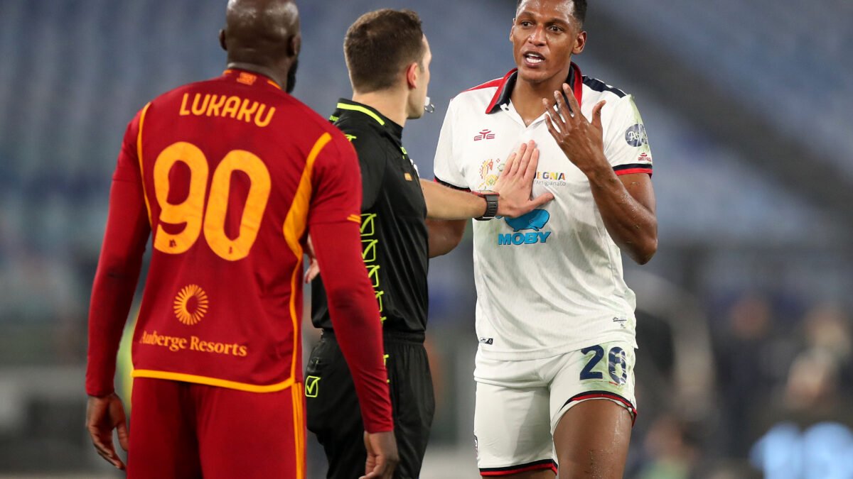 Roma-Cagliari, Mina in forte dubbio: problema al ginocchio per il difensore rossoblù