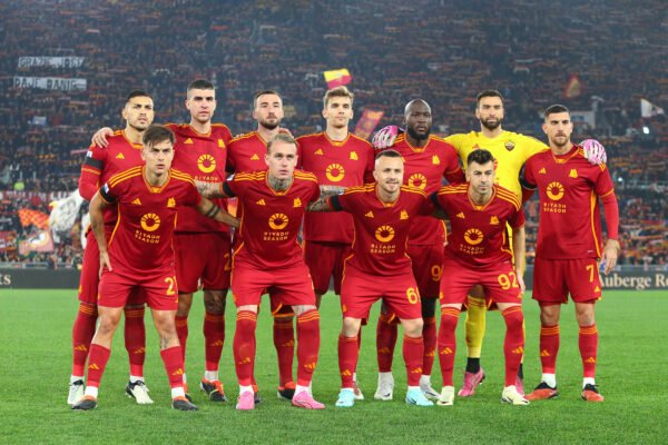 Roma-Cagliari, le pagelle dei quotidiani: Dybala e Pellegrini i migliori. Ottimo esordio per Angeliño