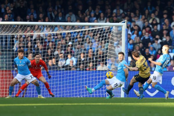 Serie A, Napoli-Genoa 1-1: Ngonge risponde a Frendrup. Gli Azzurri restano lontani dal quarto posto