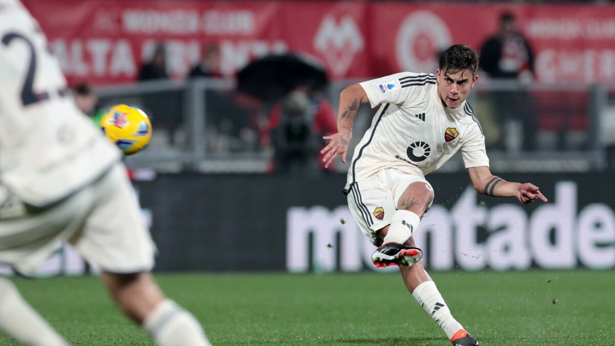 Roma, allenamento in vista del Brighton. Dybala in gruppo – VIDEO