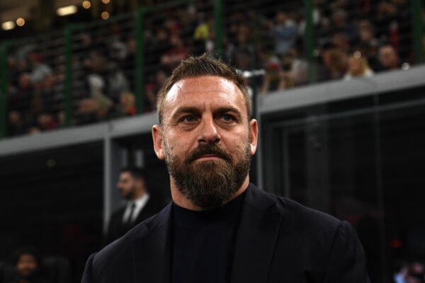 De Rossi: “Con questa formazione possiamo avere varie soluzioni da sinistra. Con Dybala dobbiamo stare attenti, ha fastidio”