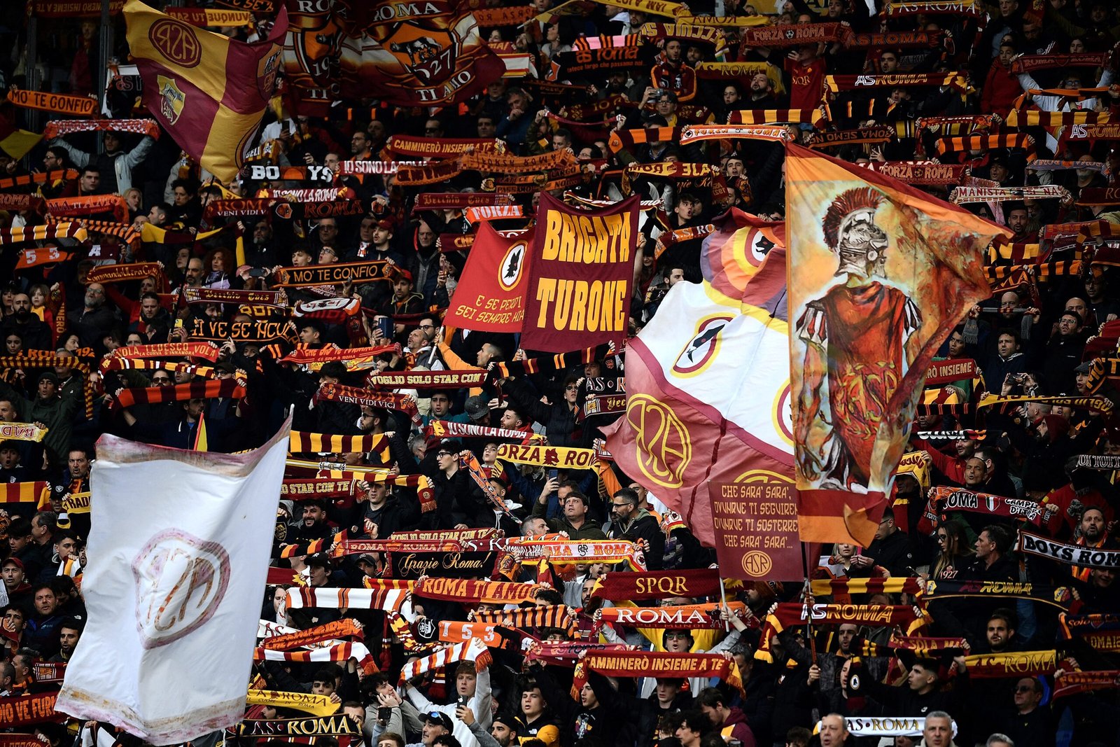 Striscioni contro la Lega di A e Lotito: protesta dei tifosi