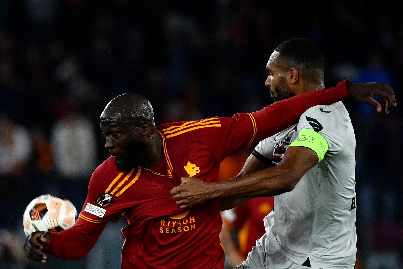 Lukaku il trascinatore in coppia con Abraham. Un attacco a tutta forza