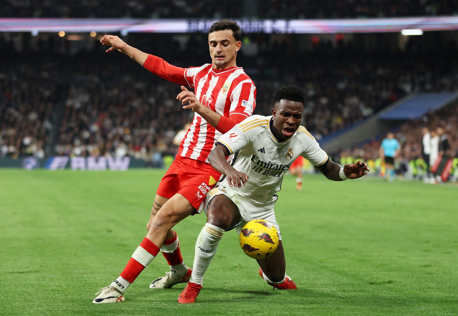 Roma, stretta finale per Pubill: l’esterno dell’Almeria nel mirino. Contatti anche col Milan