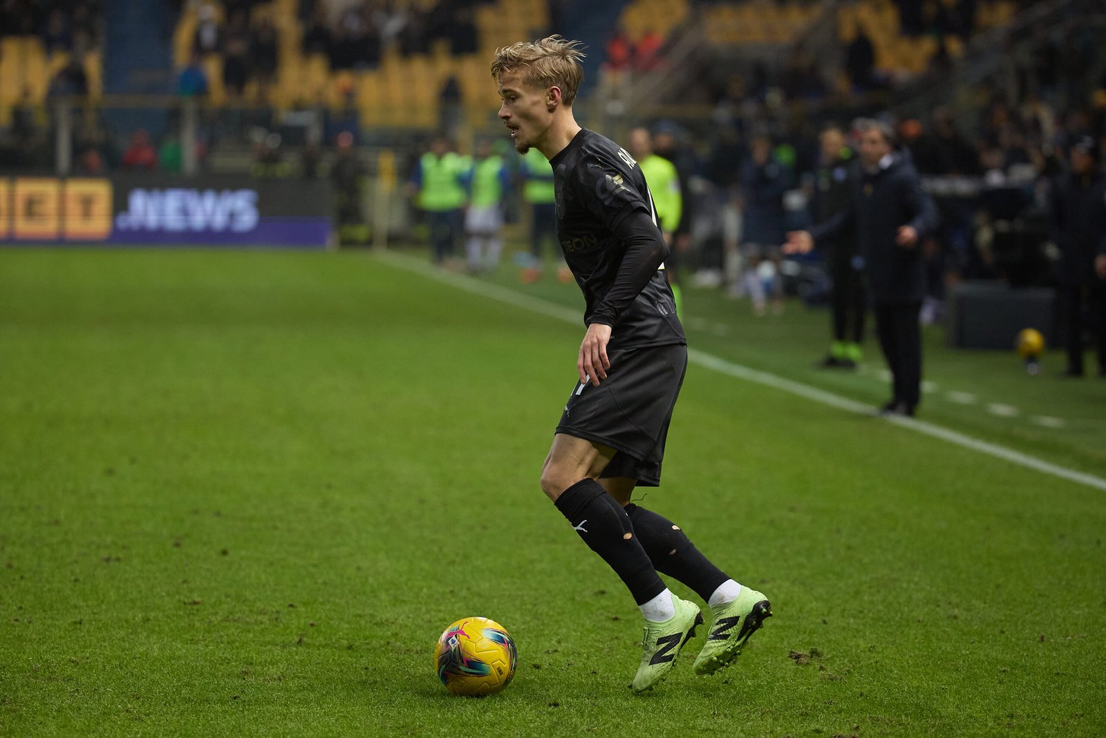 Roma-Parma, Almqvist: “Giocare in uno stadio con tanta gente mi dà energia”