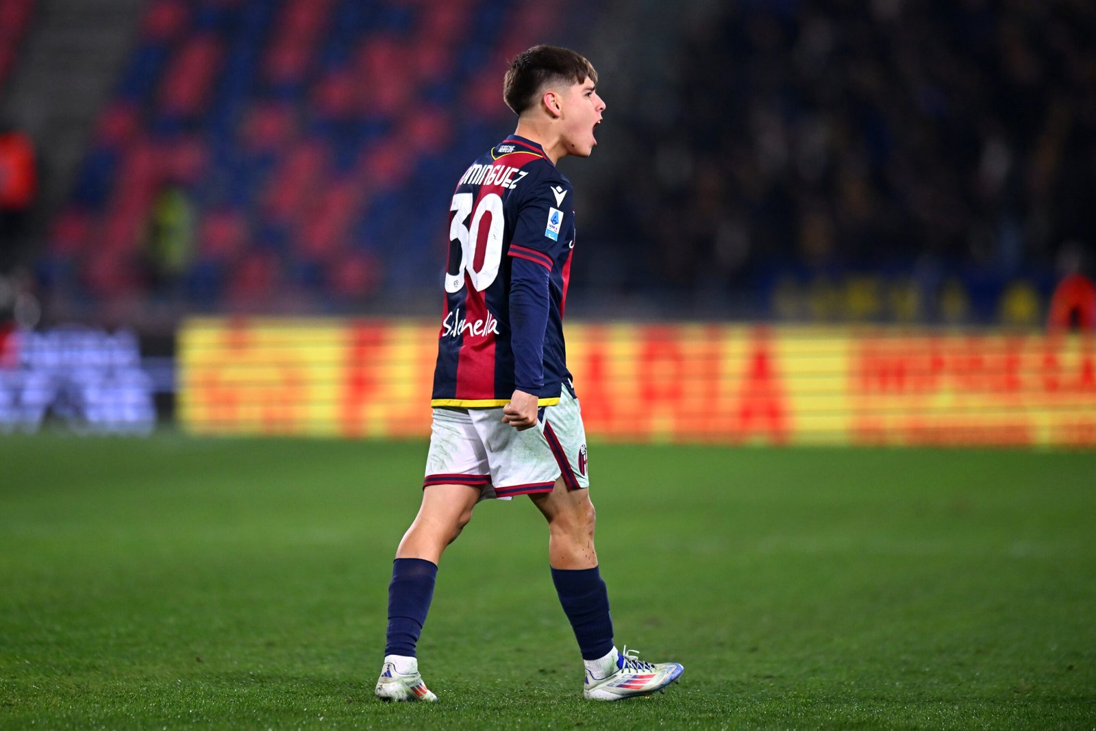 Mercato, Di Vaio: “La Roma è interessata a Dominguez, stiamo valutando