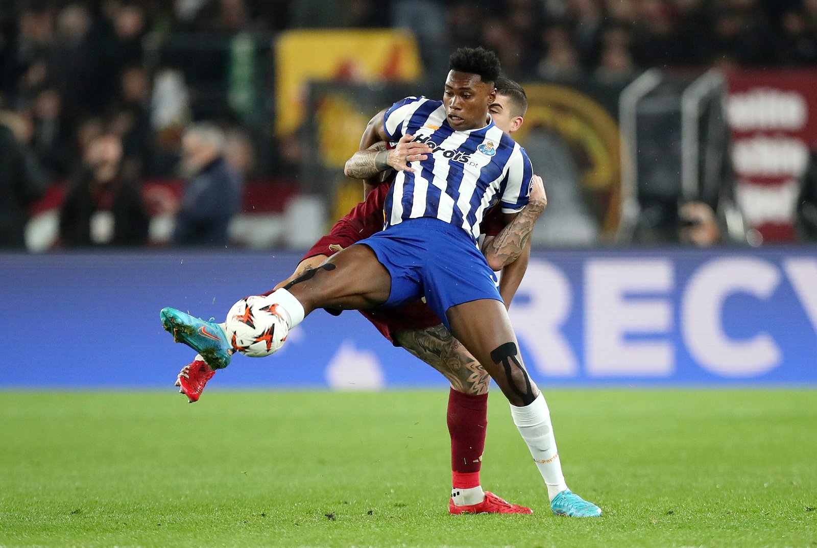 Roma-Porto 3-2, Mancini festeggia: “Insieme” – FOTO