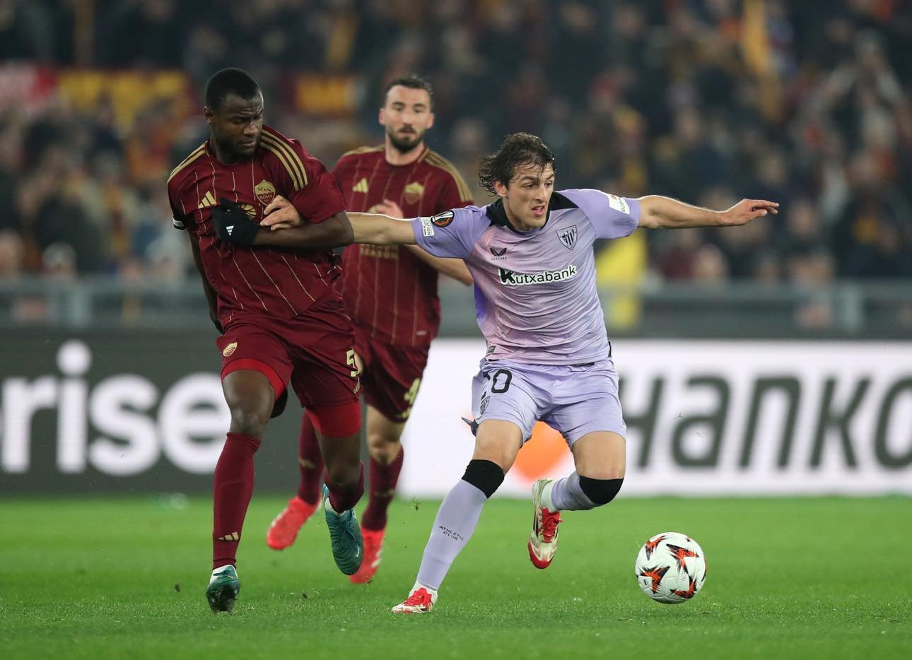 Europa League, polemiche in Spagna dopo Roma-Athletic: l’arbitraggio sotto accusa – FOTO