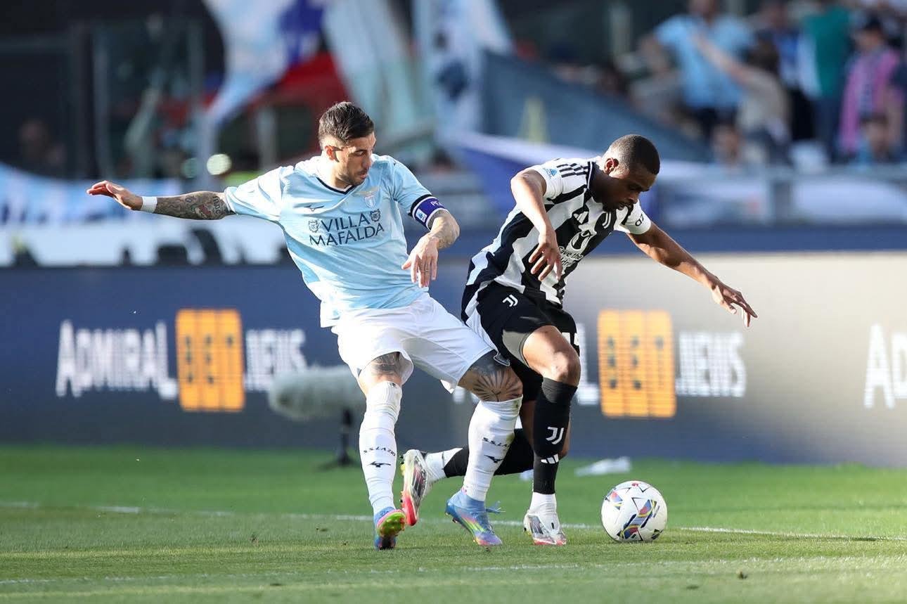 Serie A, Vecino la pareggia all’ultimo (1-1): Lazio e Juve a +1 dalla Roma