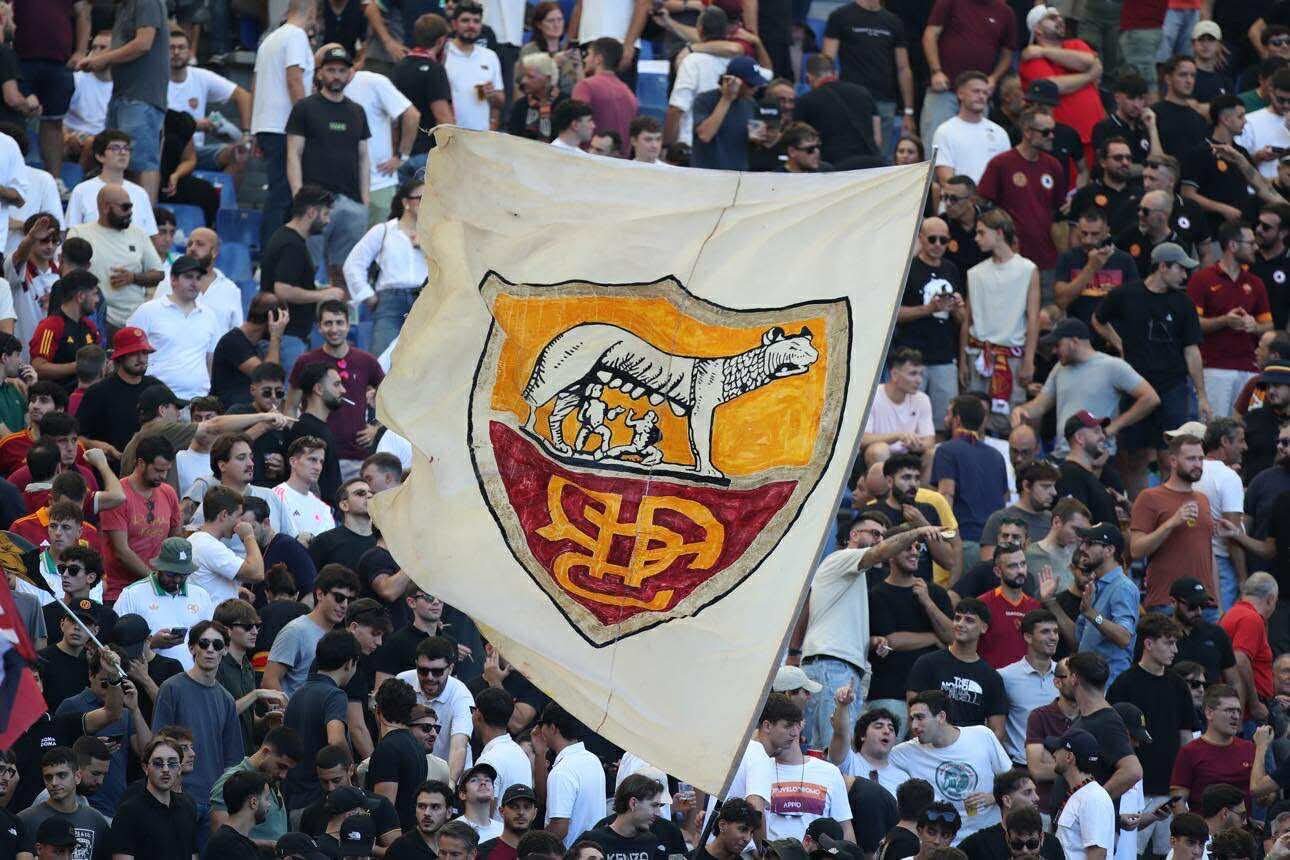 Nizza-Roma, città blindata: oltre 400 agenti in campo dopo gli scontri. Controlli serrati e divieti a tappeto