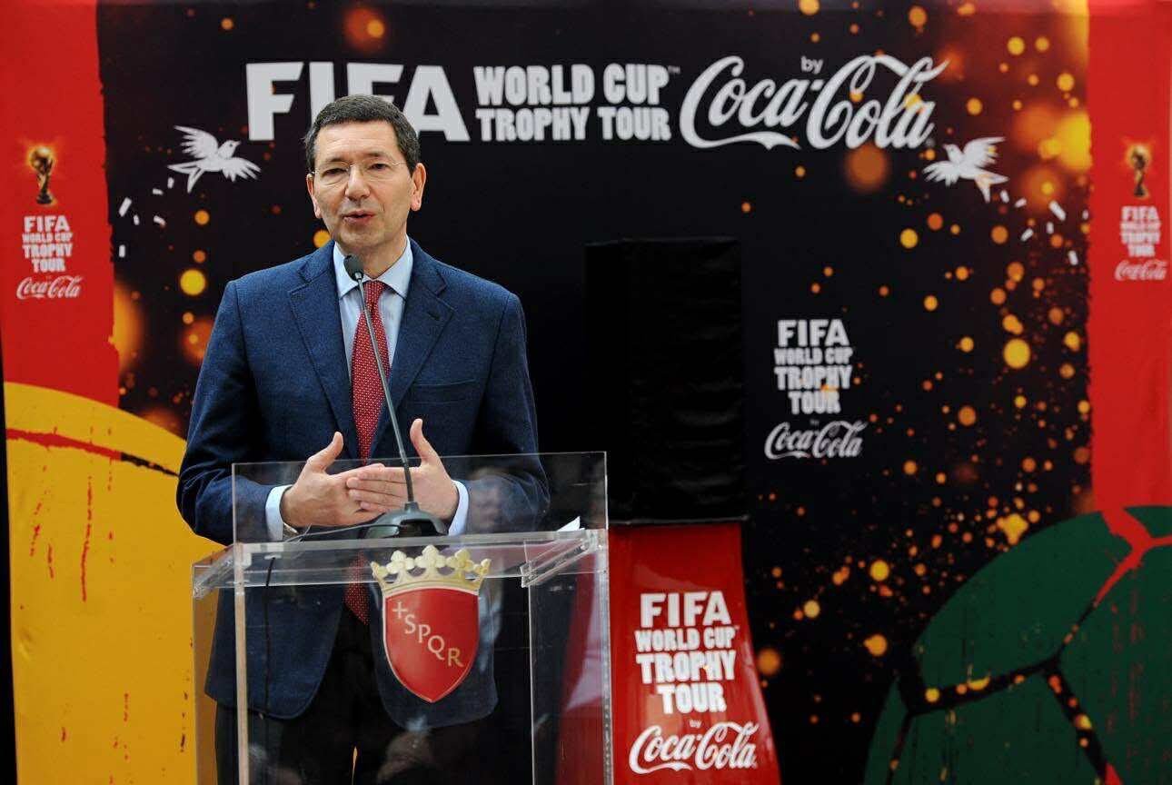 Stadio della Roma, Marino spiega: “Preoccupato per la decisione di inserirlo tra le opere per gli Europei”