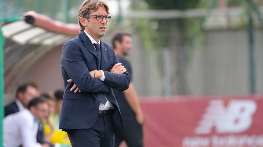 Roma Primavera, parla Guidi: “Il Lecce è una squadra esperta. Vorrei vedere un ulteriore step dai miei giocatori”