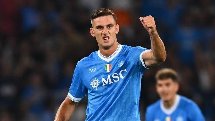 Mercato Roma, Lucca rischia di avere poco spazio: tra l’interesse di Massara e l’idea Milan