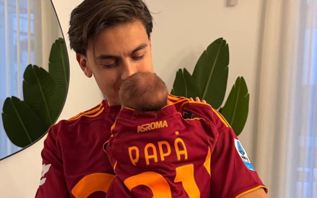 Dybala, tifo speciale da casa: momento tenero con la figlia prima di Roma-Bologna-FOTO