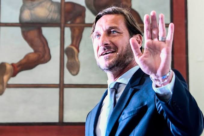 L’idea di Totti: “Senza Dybala si perde tanto, va sostituito”