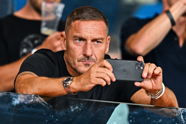 Totti: "La 10 a Dybala? A Roma te la devi meritare, lui è un giocatore che può permettersela e mi farebbe piacere"