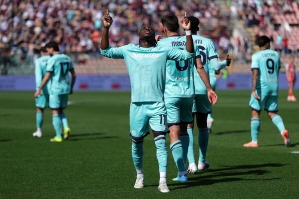 Serie A: il Bologna passa a Cremona e accorcia sulla Roma