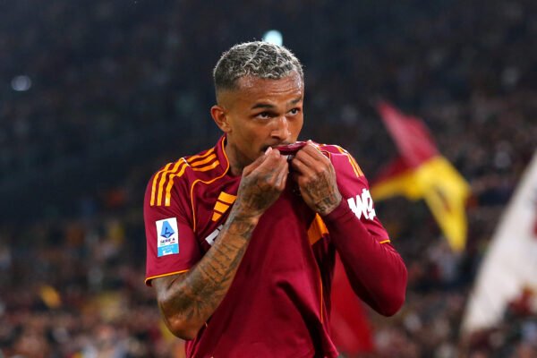 Wesley domina la fascia meglio di Cafù e Maicon