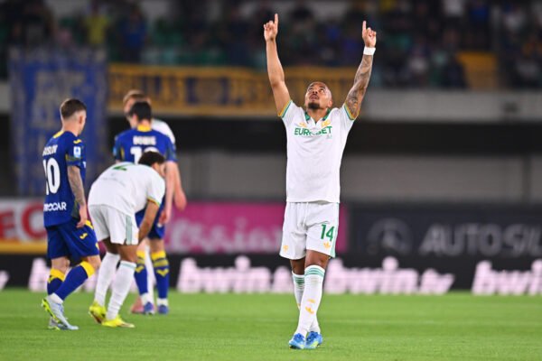 LIVE – Verona-Roma 0-1, Malen sbaglia il rigore poi rimedia: Verona in 10