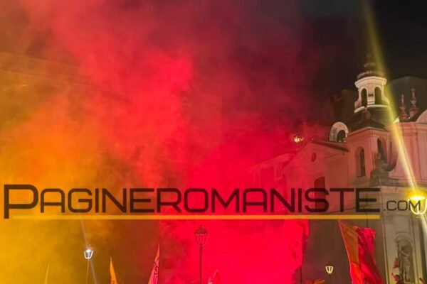 LIVE-99 anni della Roma: ecco lo spettacolo dei tifosi giallorossi a piazza San Silvestro